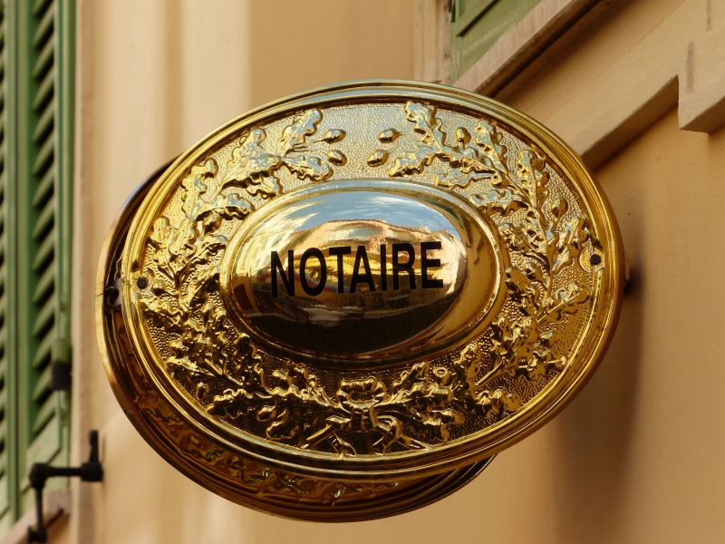 notaire-MOISSAC BELLEVUE-min_advertising-golden-metal-money-lighting-brass-1013060-pxhere.com